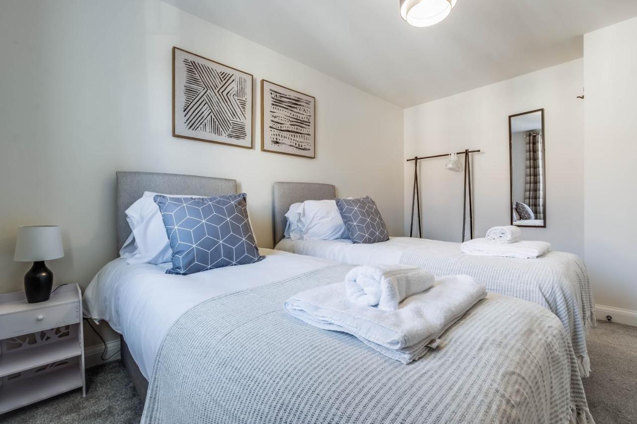 Beautiful And Comfortable Home Away From Home With Free Parking, Fast Wifi And White Crisp Hotel Standard Linen Hosted By Our Home Short Stays Northampton Exterior foto