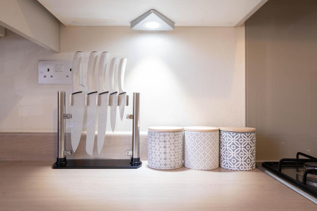 Beautiful And Comfortable Home Away From Home With Free Parking, Fast Wifi And White Crisp Hotel Standard Linen Hosted By Our Home Short Stays Northampton Exterior foto